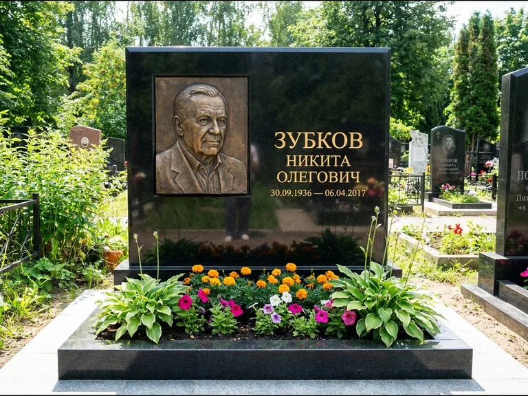 Памятник с барельефом — выполненная работа 19 в Нижневартовске