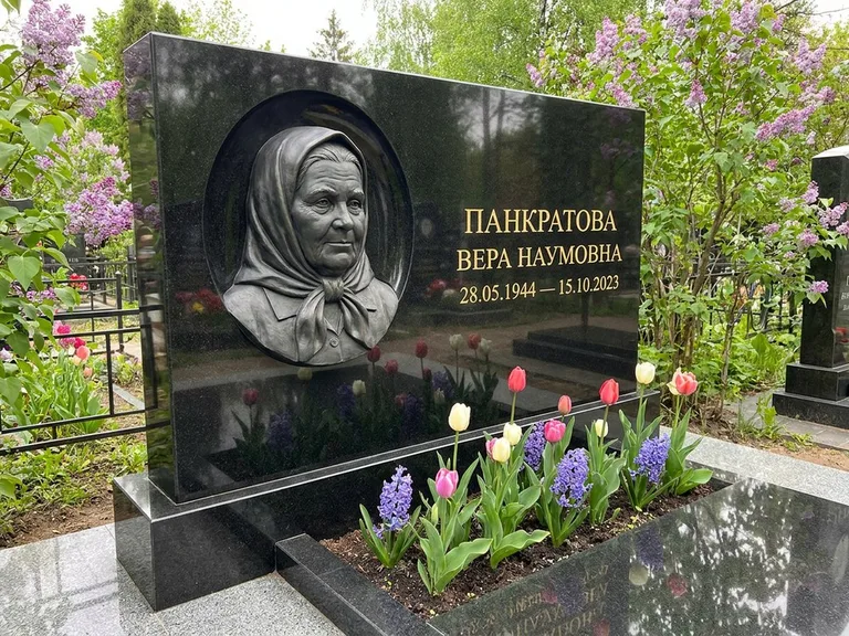 Памятник с барельефом — выполненная работа 26 в Нижневартовске