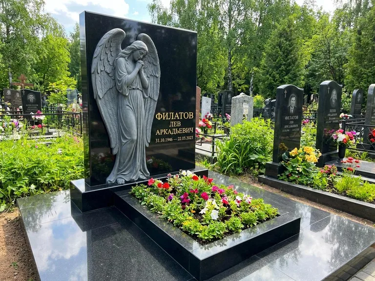 Памятник с барельефом — выполненная работа 31 в Нижневартовске