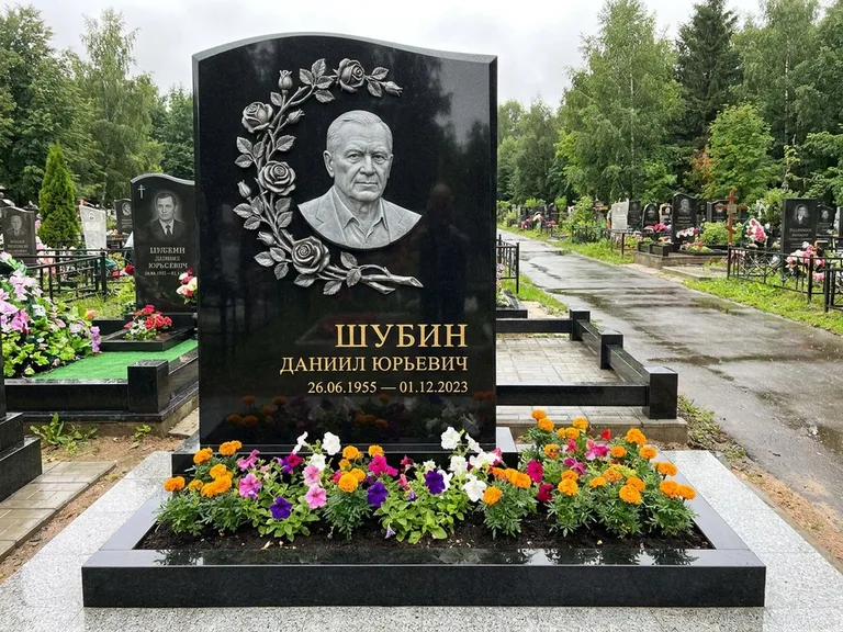 Памятник с барельефом — выполненная работа 34 в Нижневартовске