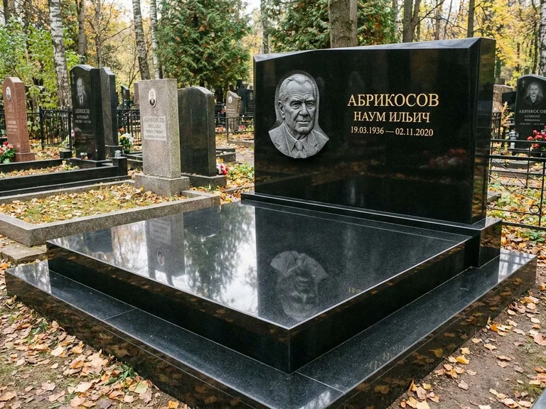 Памятник с барельефом — выполненная работа 37 в Нижневартовске