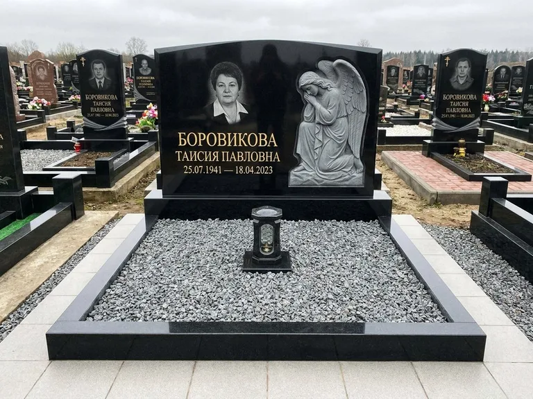 Памятник с барельефом — выполненная работа 38 в Нижневартовске