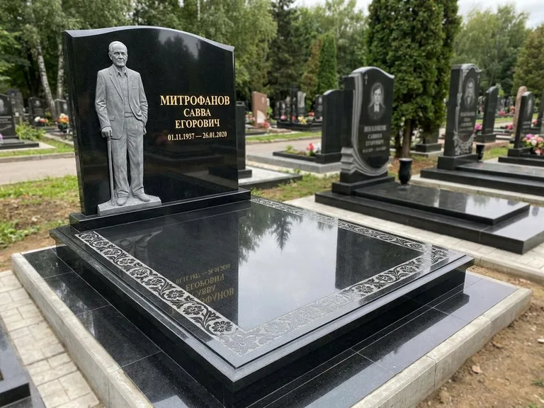 Памятник с барельефом — выполненная работа 48 в Нижневартовске