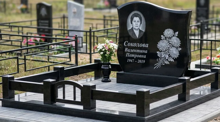 Памятник с гравировкой хризантем — выполненная работа «Соколова» в Нижневартовске