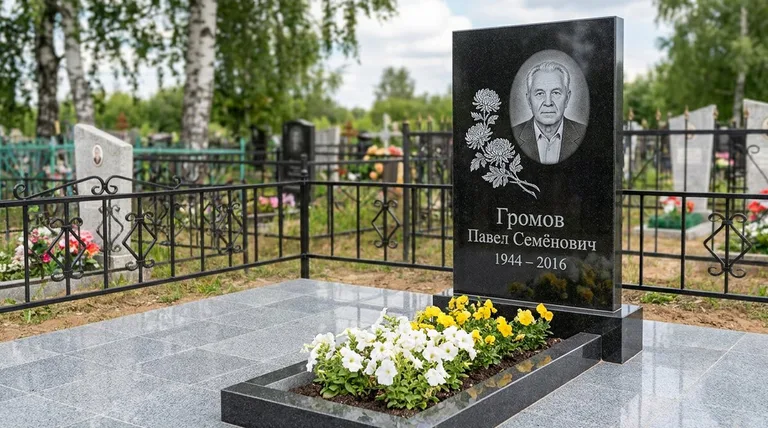 Памятник с гравировкой хризантем — выполненная работа «Громов» в Нижневартовске