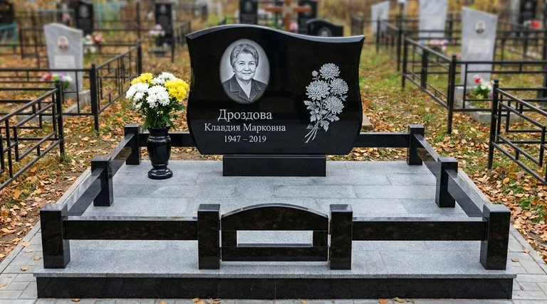 Памятник с гравировкой хризантем — выполненная работа «Дроздова» в Нижневартовске