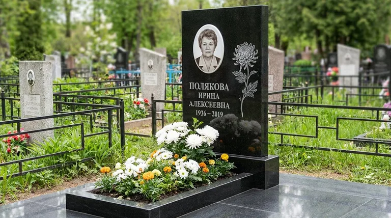 Памятник с гравировкой хризантем — выполненная работа «Полякова» в Нижневартовске