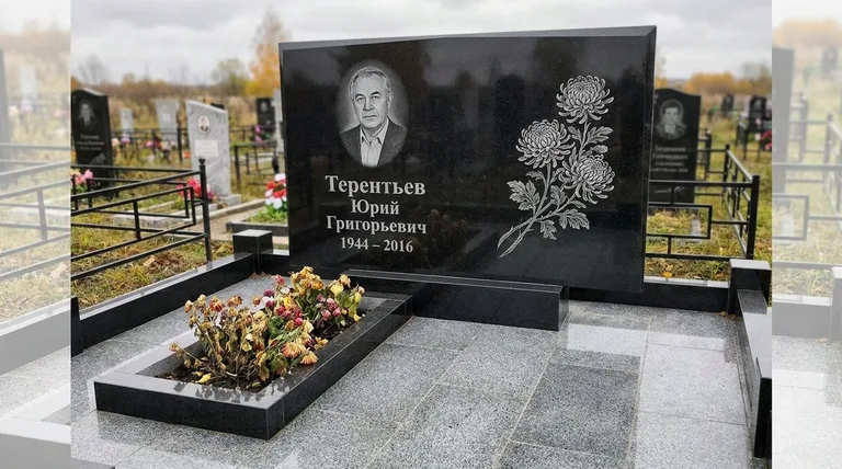 Памятник с гравировкой хризантем — выполненная работа «Терентьев» в Нижневартовске