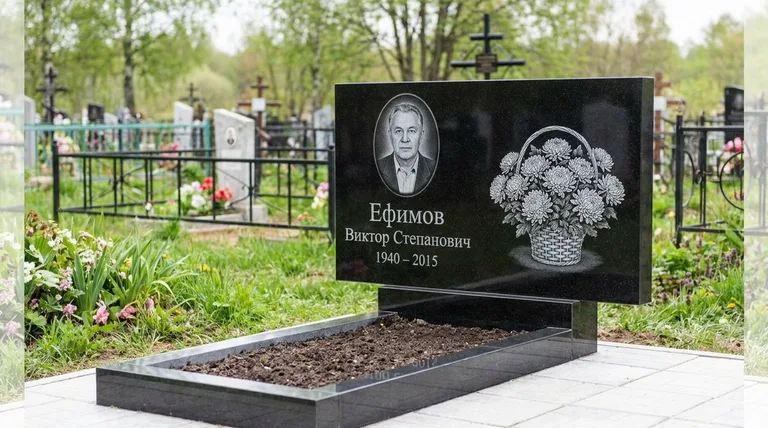 Памятник с гравировкой хризантем — выполненная работа «Ефимов» в Нижневартовске