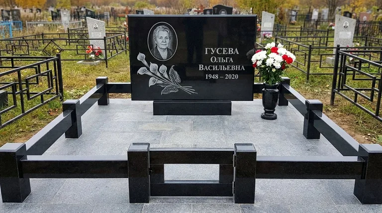 Памятник с гравировкой калл — выполненная работа «Гусева» в Нижневартовске