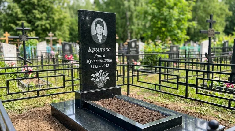 Памятник с гравировкой калл — выполненная работа «Крылова» в Нижневартовске