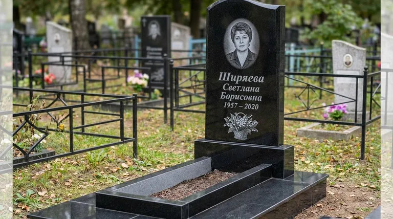 Памятник с гравировкой ландышей — выполненная работа «Ширяева» в Нижневартовске