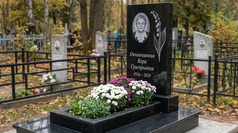 Памятник с гравировкой ландышей — выполненная работа «Овчинникова» в Нижневартовске