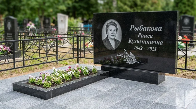Памятник с гравировкой ландышей — выполненная работа «Рыбакова» в Нижневартовске