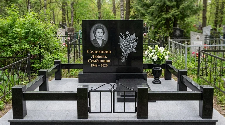 Памятник с гравировкой ландышей — выполненная работа «Селезнёва» в Нижневартовске