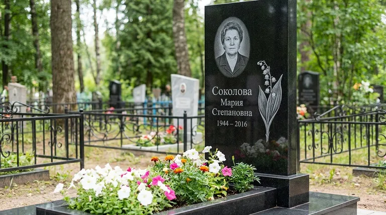Памятник с гравировкой ландышей — выполненная работа «Соколова» в Нижневартовске