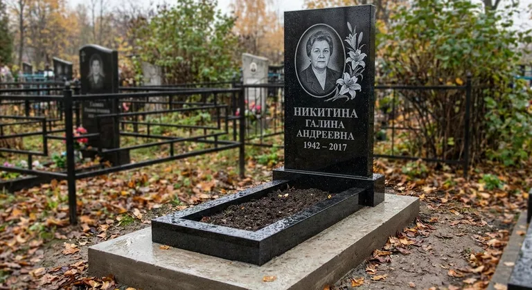 Памятник с гравировкой лилий — выполненная работа «Никитина» в Нижневартовске