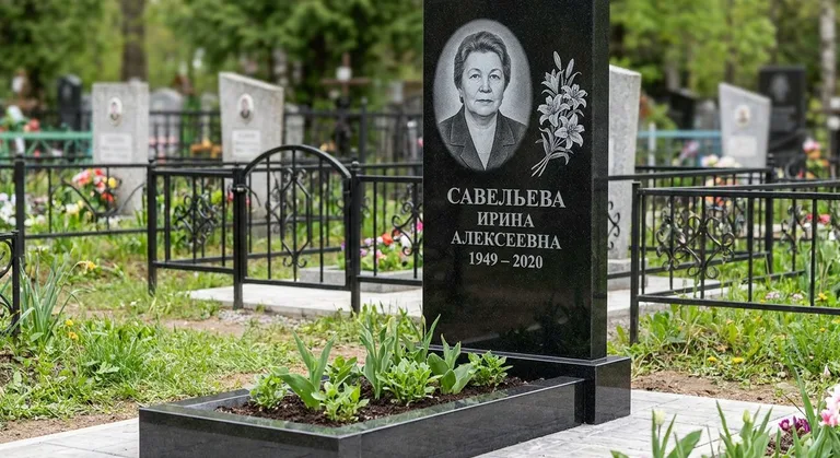 Памятник с гравировкой лилий — выполненная работа «Савельева» в Нижневартовске
