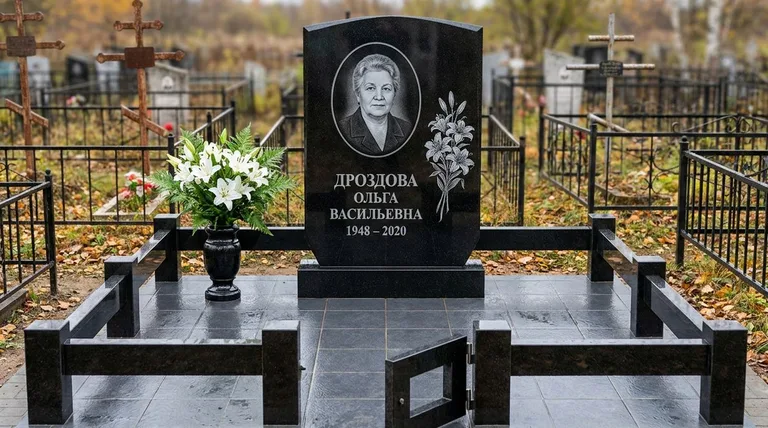 Памятник с гравировкой лилий — выполненная работа «Дроздова» в Нижневартовске