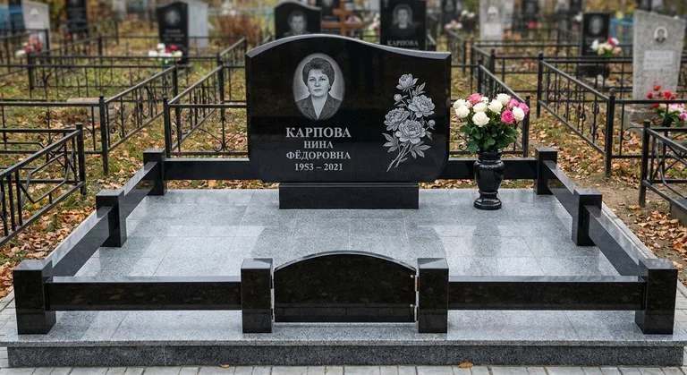 Памятник с гравировкой пионов — выполненная работа «Карпова» в Нижневартовске