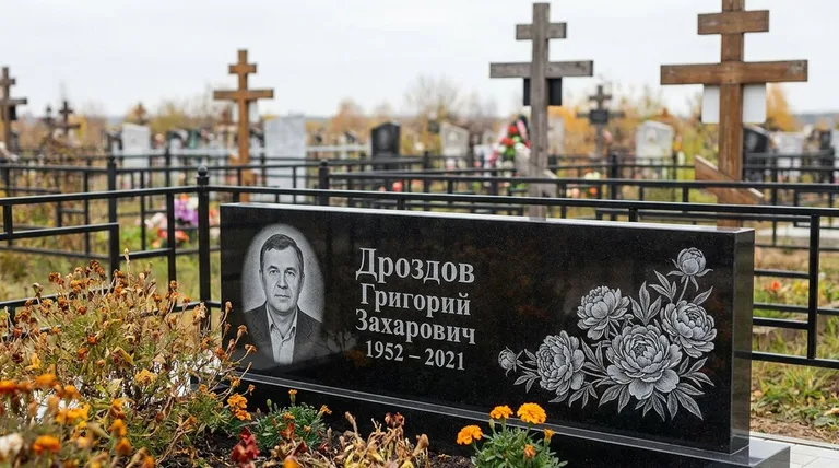 Памятник с гравировкой пионов — выполненная работа «Дроздов» в Нижневартовске