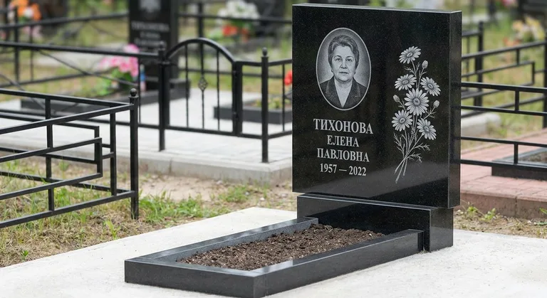 Памятник с гравировкой ромашек — выполненная работа «Тихонова» в Нижневартовске