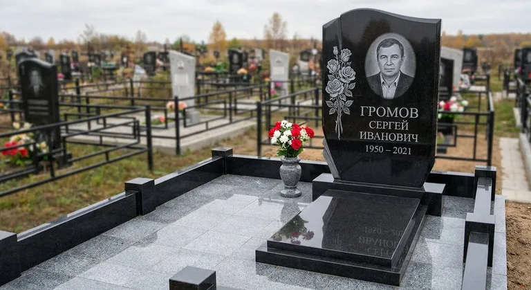 Памятник с гравировкой роз — выполненная работа «Громов» в Нижневартовске
