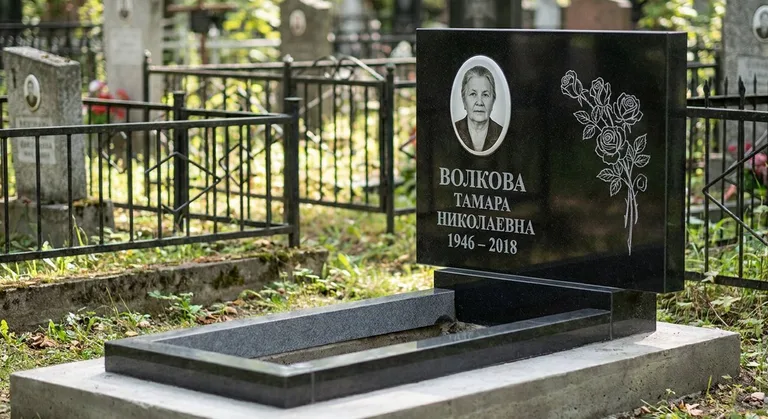 Памятник с гравировкой роз — выполненная работа «Волкова» в Нижневартовске