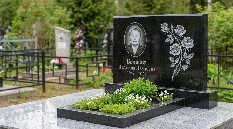 Памятник с гравировкой роз — выполненная работа «Беляева» в Нижневартовске