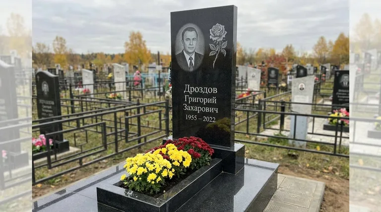 Памятник с гравировкой роз — выполненная работа «Дроздов» в Нижневартовске