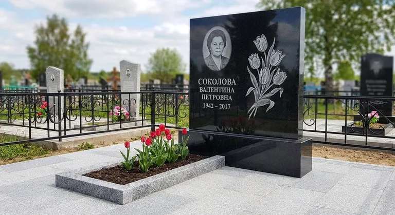 Памятник с гравировкой тюльпанов — выполненная работа «Соколова» в Нижневартовске