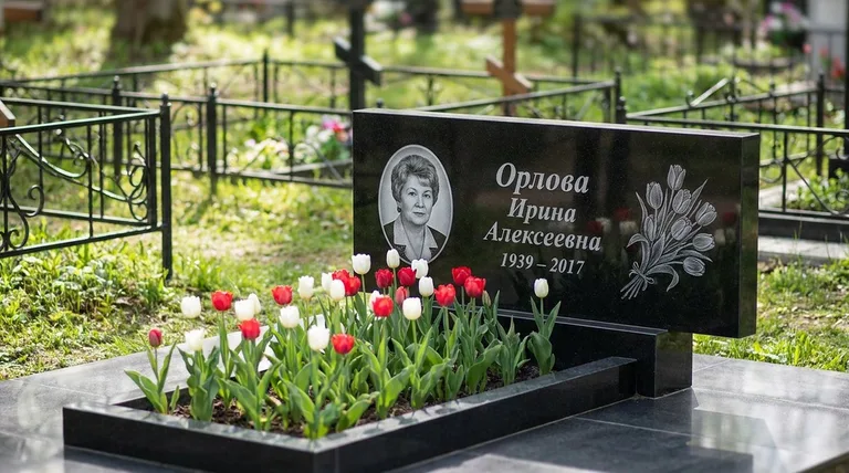 Памятник с гравировкой тюльпанов — выполненная работа «Орлова» в Нижневартовске