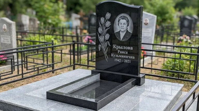 Памятник с гравировкой тюльпанов — выполненная работа «Крылова» в Нижневартовске