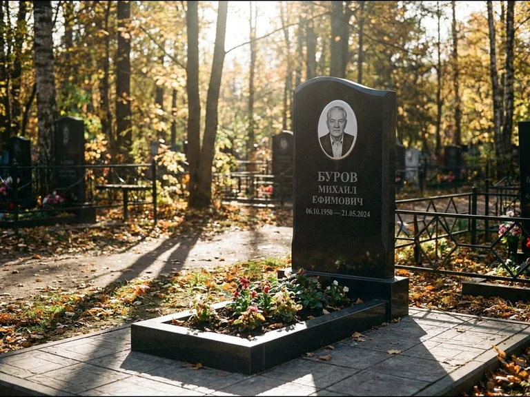 Овальный керамический портрет — установленная работа в Нижневартовске