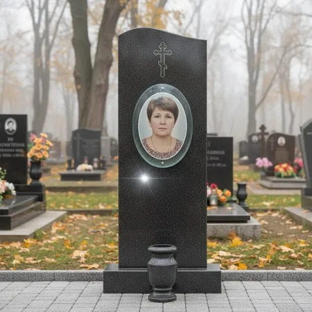 Овальный портрет на стекле 240×300 мм на памятнике в Нижневартовске