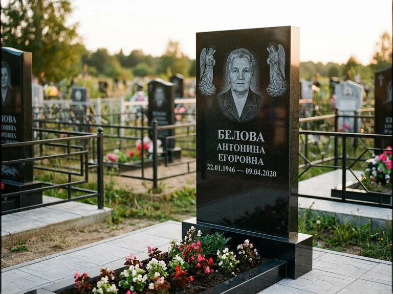 Памятник с гравировкой ангела — белая гравировка скорбящего ангела над портретом, работа «Журавлёва» в Нижневартовске