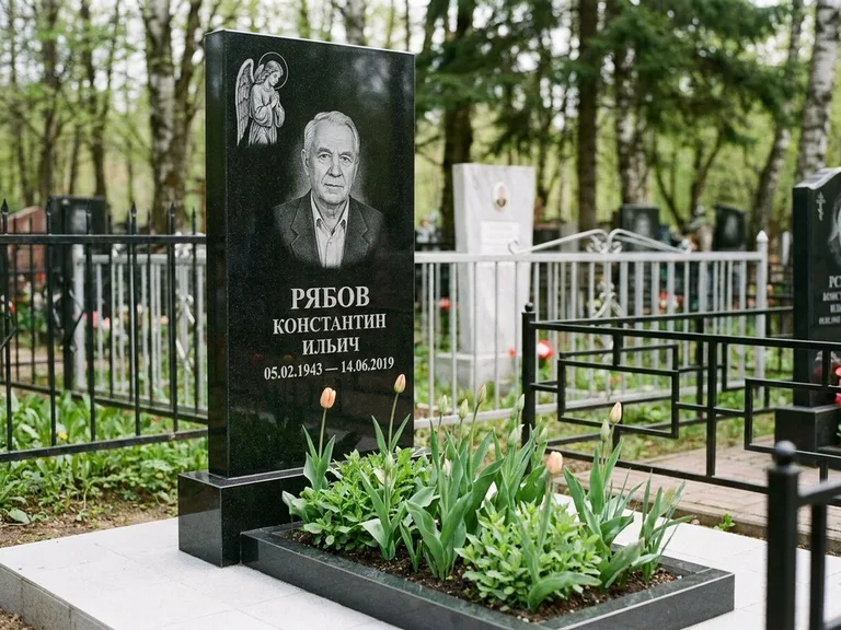 Памятник с гравировкой ангела — гравировка ангела с крестом рядом с эпитафией, работа «Фаддеев» в Нижневартовске