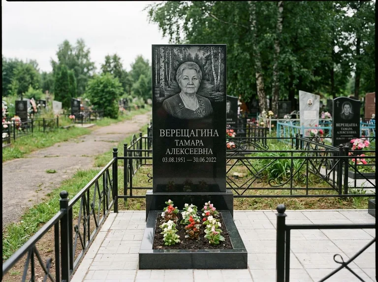 Памятник с гравировкой берёзы — гравировка берёзовой рощи в глубину, работа «Верещагина» в Нижневартовске