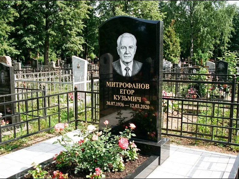 Гравировка портрета на чёрном граните — выполненная работа 29 в Нижневартовске