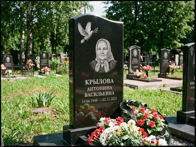 Памятник с гравировкой голубей — гравировка голубей, работа «Крылова» в Нижневартовске
