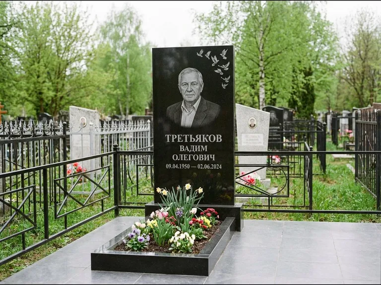 Памятник с гравировкой голубей — гравировка стаи голубей, взлетающей от угла стелы, работа «Третьяков» в Нижневартовске