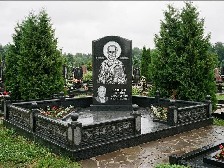 Памятник с гравировкой иконы: стела с гранитным столиком и скамьёй — Архангел Михаил на стеле, семейный участок с плиткой, работа «Верещагина» в Нижневартовске