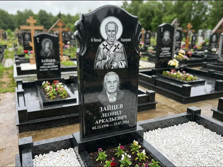 Памятник с гравировкой иконы — образ Николая Чудотворца, работа «Лебедева» в Нижневартовске
