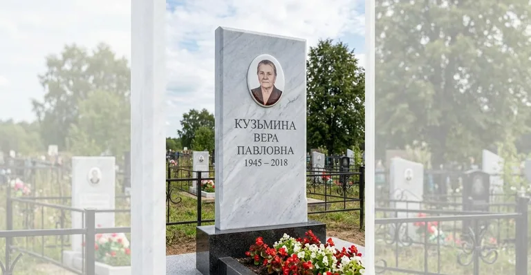 Памятник с оградой, Памятники мастерской «Мастер Каменев» на кладбищах Москвы