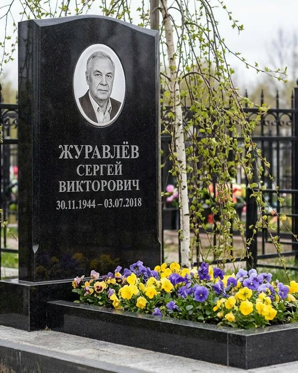 Вертикальный памятник под ключ с православным крестом в Нижневартовске
