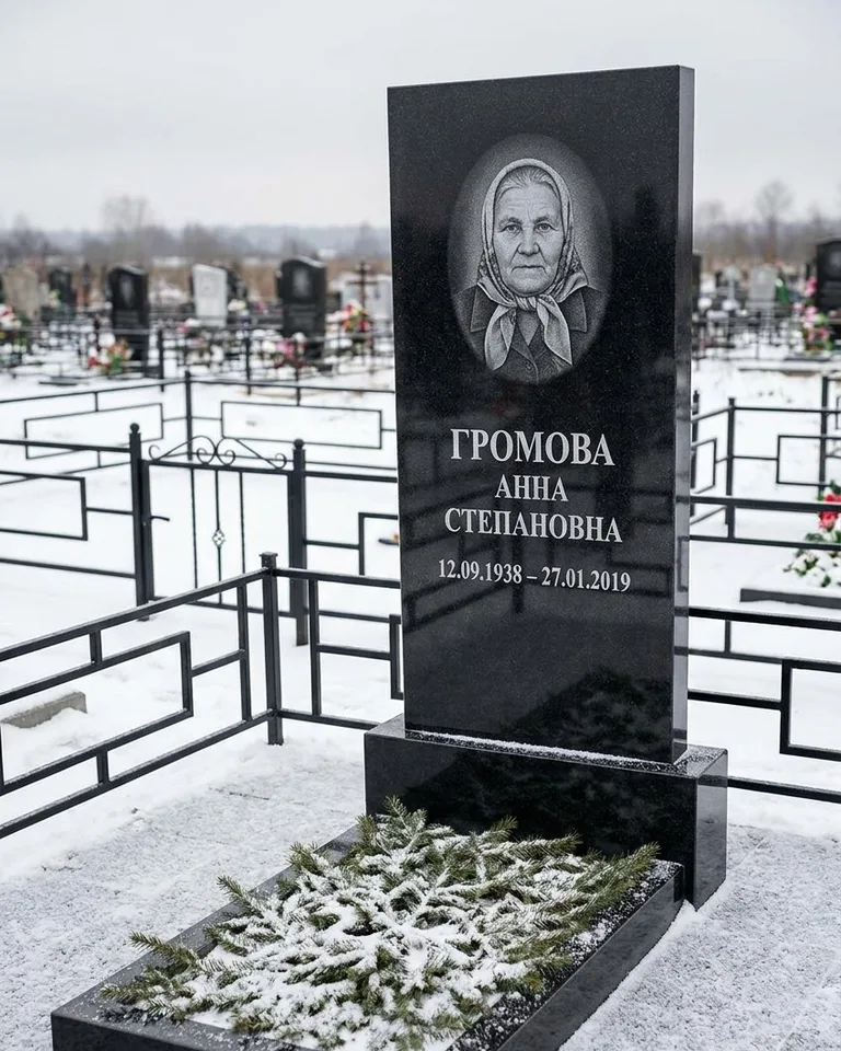Простой вертикальный памятник под ключ зимой в Нижневартовске