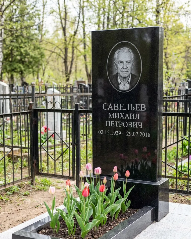 Горизонтальный памятник под ключ на гранитном основании в Нижневартовске