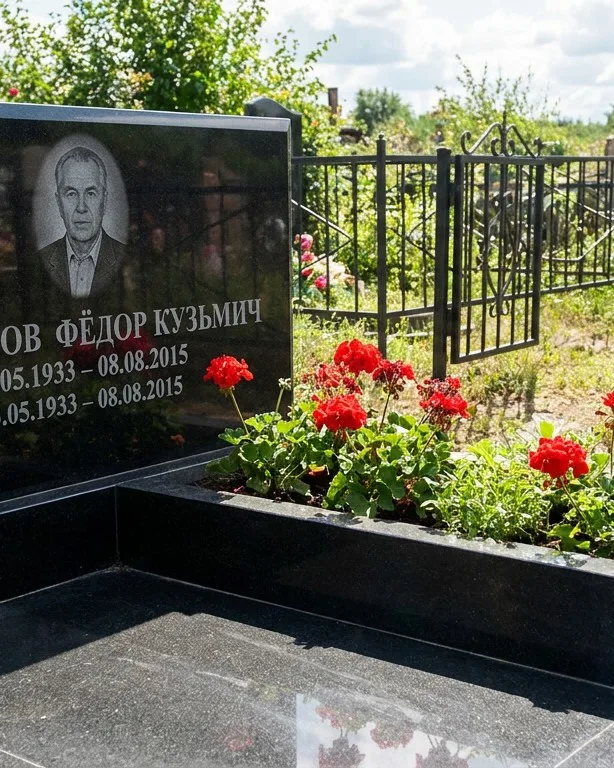 Двойной памятник под ключ с крестом в Нижневартовске