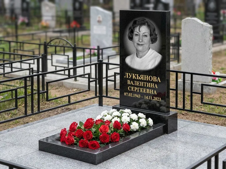 Портрет на памятнике в Нижневартовске — Ч/б портрет → гравировка на стандартном комплексе