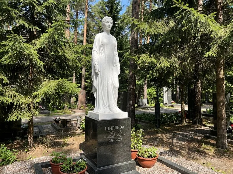 Ростовая женская фигура с портретным сходством на мемориале в Нижневартовске